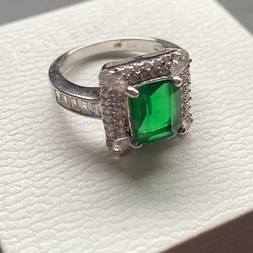 925 Silver Emerald & Crystal Ring - Picture 5 of 5